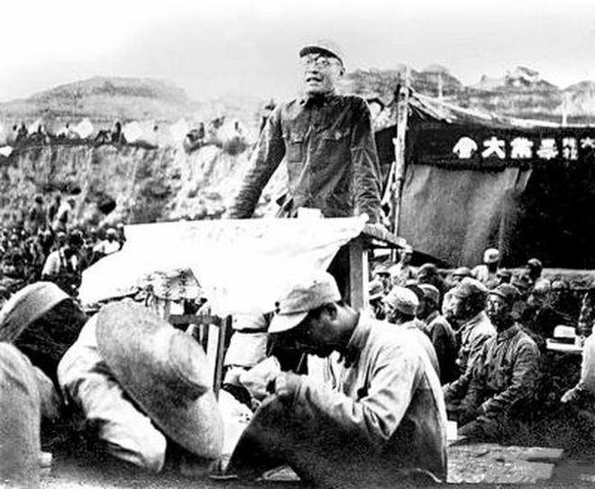 55年授衔怪事：13军军长授中将两位副军长是少将政委只是大校